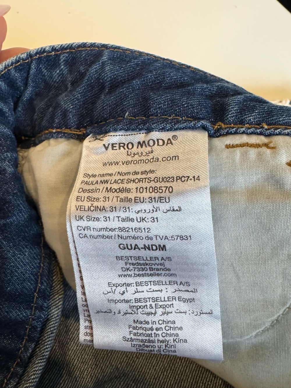 Vero Moda Paula Lace Denim/ Jean Shorts - 31 NWT - Picture 3 of 3